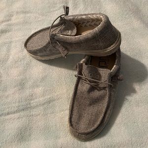 Men’s size 9.5 hey dude wallys.